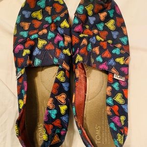 TOMS Navy with Rainbow 🌈 hearts Size 9.5 GUC